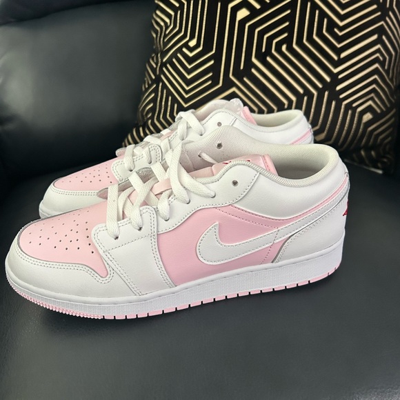 Nike Air Jordan 1 Low GS & Womens Pink Foam & Fire Red Sports Sneaker 553560-608 - Picture 5 of 8